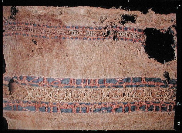 Látka s labutěmi a písmem Kufic (textil) od Islamic School