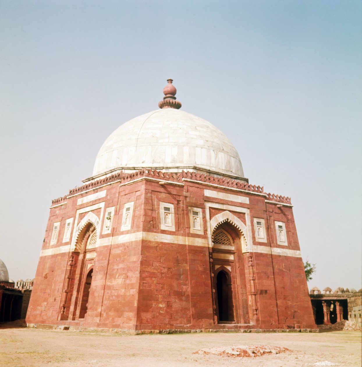 Mauzoleum Ghiyathud-din Tughluq, Tughluqabad, 1321-25 od Islamic School