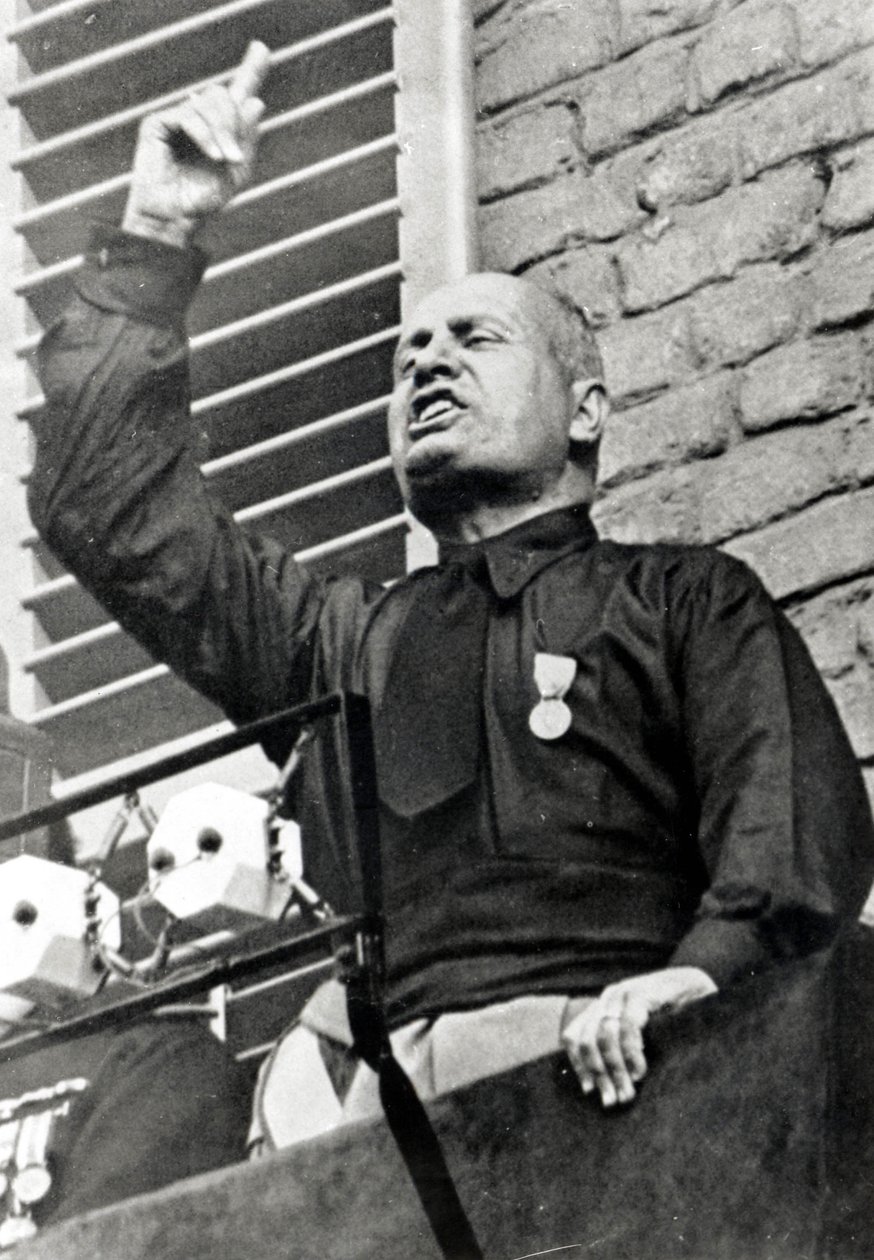 Mussolini v černé košili od Italian Photographer