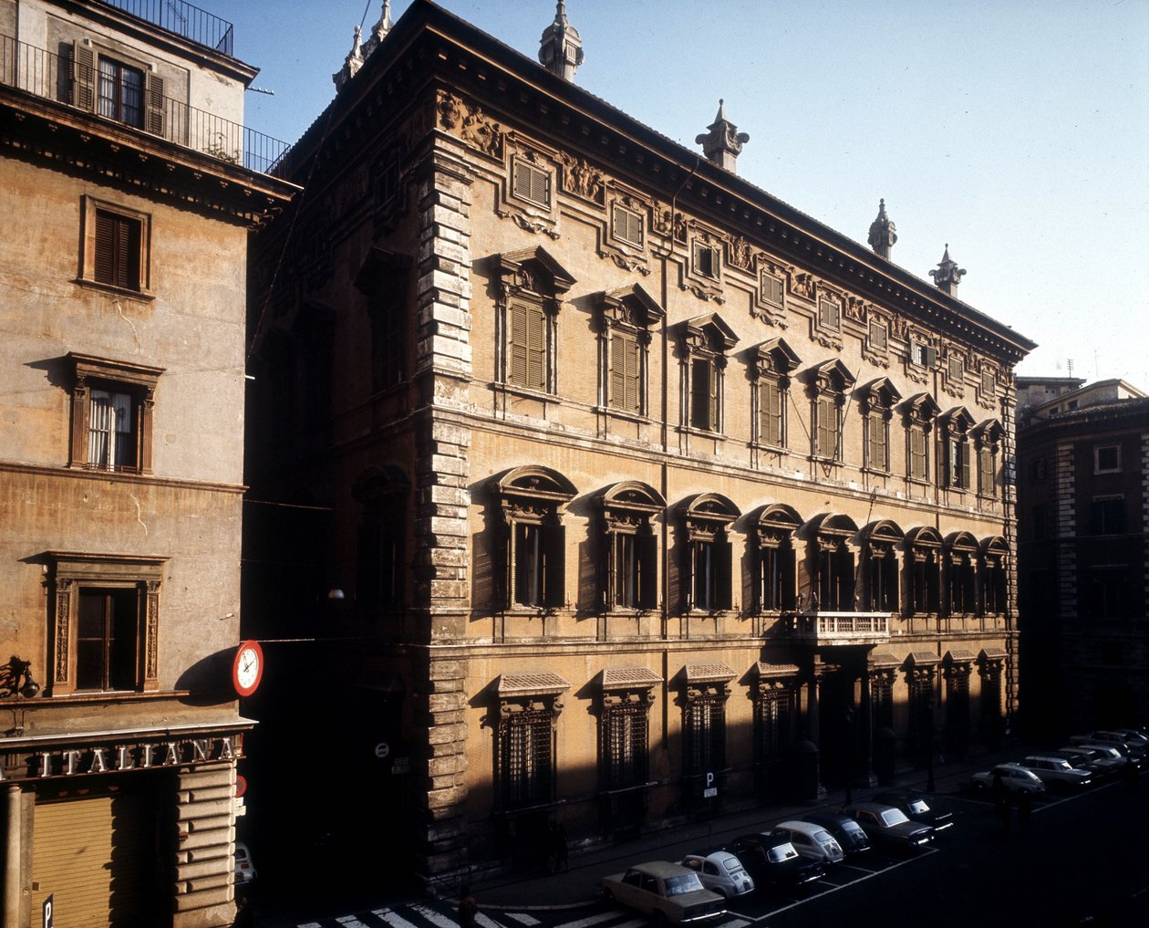 Madame Palace v Římě. od Italian School