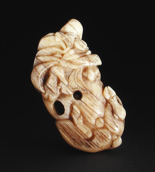 Netsuke zobrazující ležícího kance, c. 1750-80 (narwahl roh) (základ 193827) od Japanese School