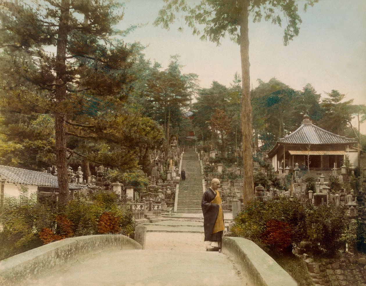 Kurodani Graves, Kyoto, c1890. od Japanese Photographer