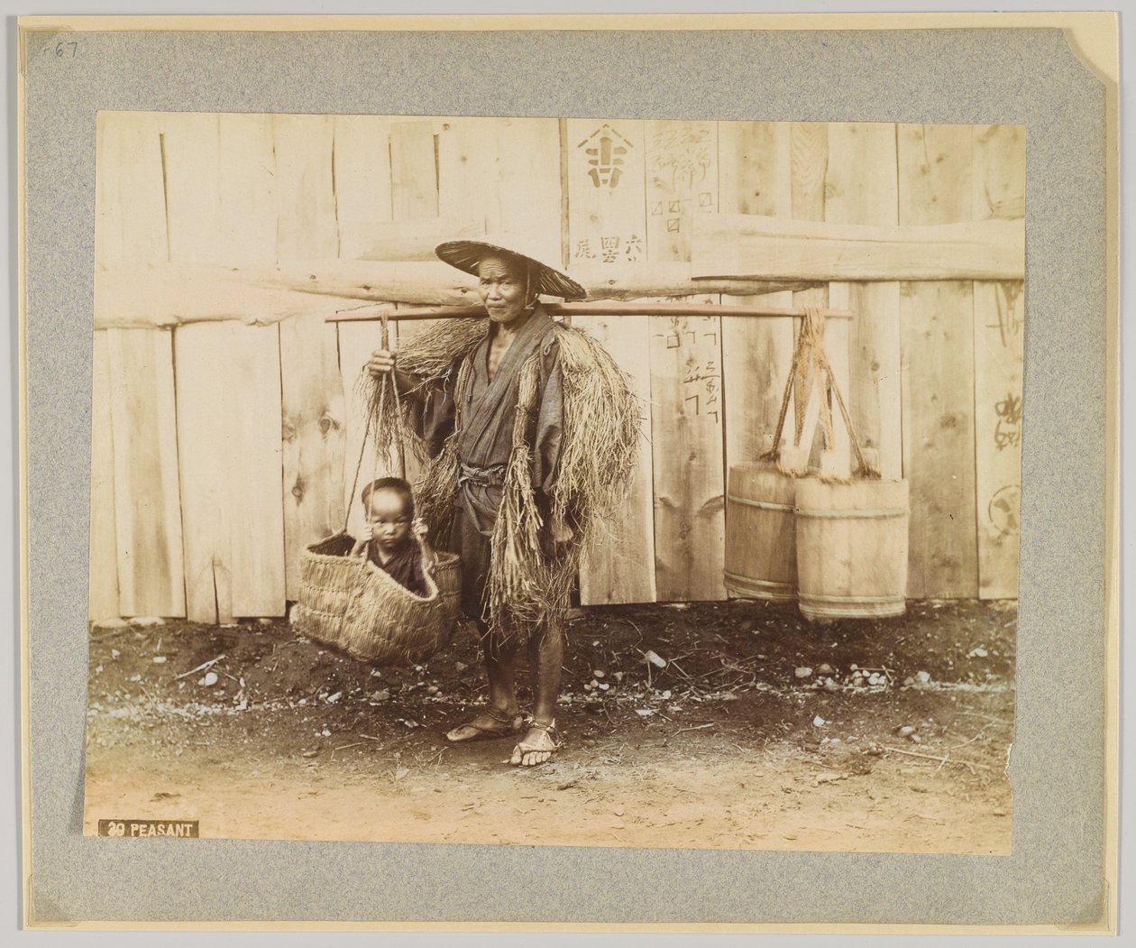 Rolník, Japonsko (ručně kolorovaná černobílá fotografie) od Japanese Photographer