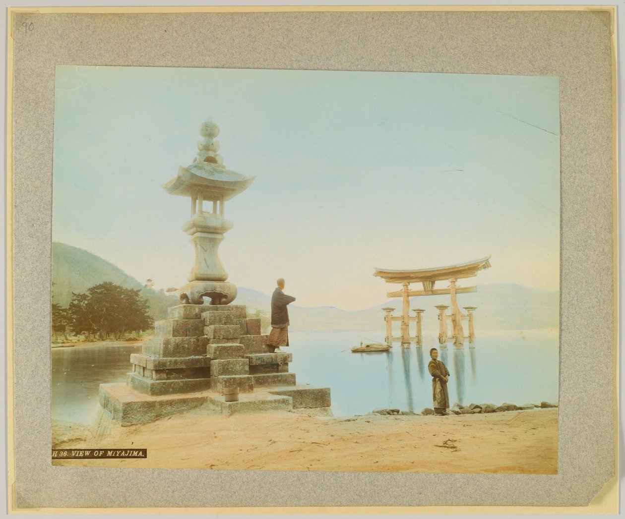 Pohled na Miyajima, Japonsko (ručně kolorovaná černobílá fotografie) od Japanese Photographer