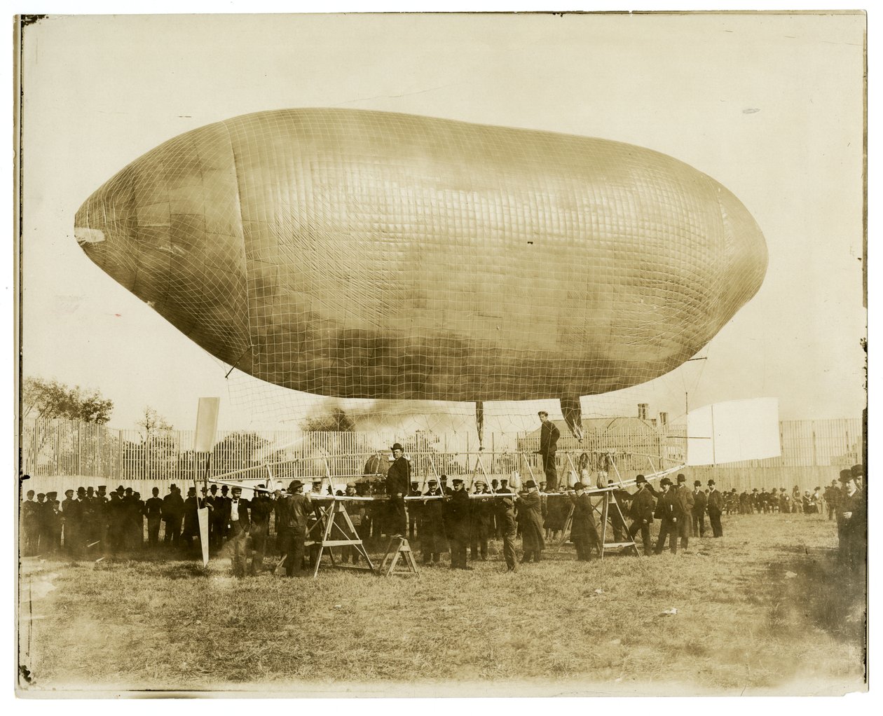 Vzducholoď "California Arrow" od Jessie Tarbox Beals
