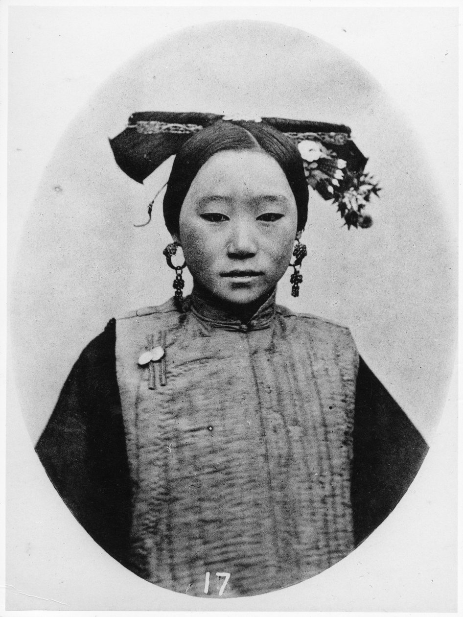 Čelní pohled na účes vdané Manchu Matron, c.1867-72 od John Thomson