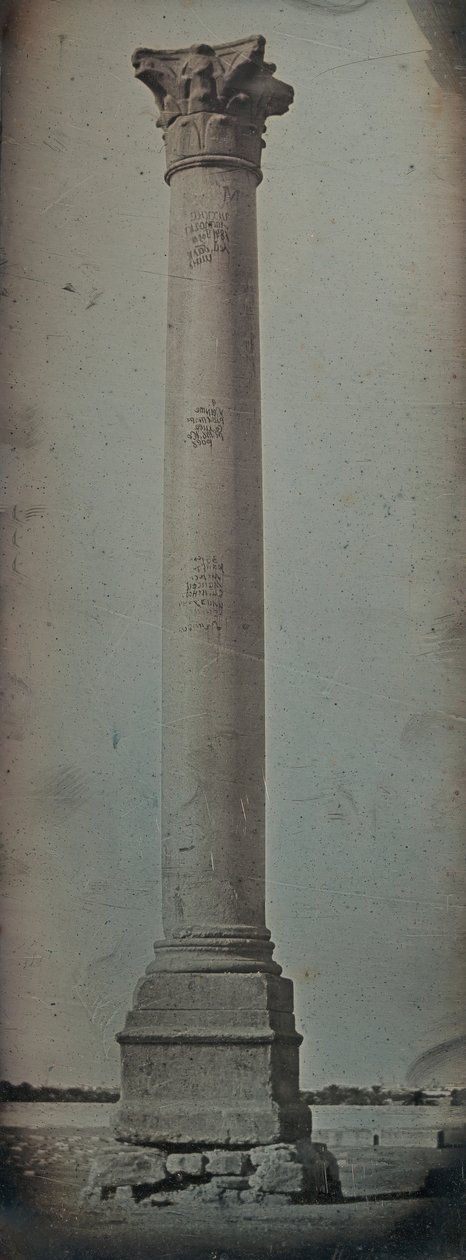 Pompeiův sloup, Alexandrie, 1842. od Joseph Philibert Girault De Prangey