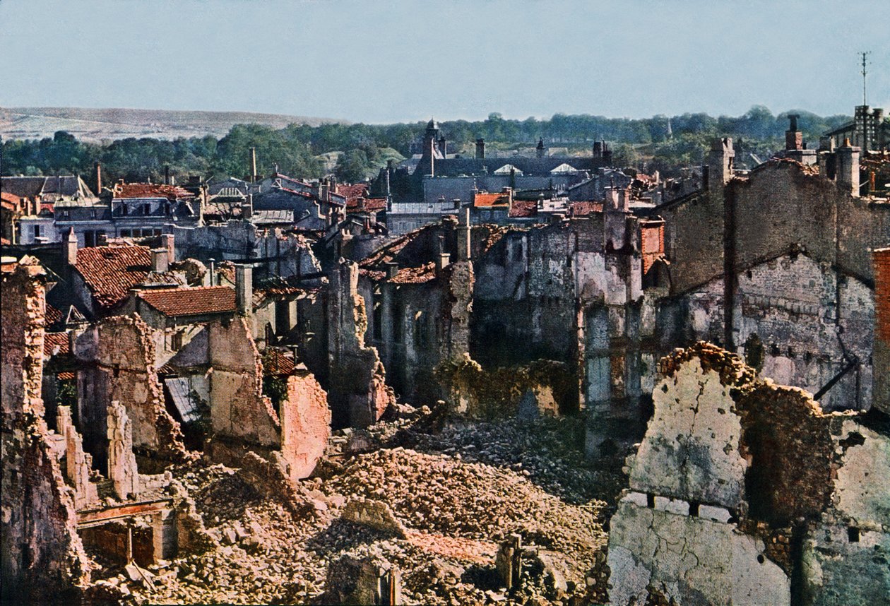 Pohled na Verdun po 8 měsících bombardování, září 1916 (autochrom) od Jules Gervais Courtellemont