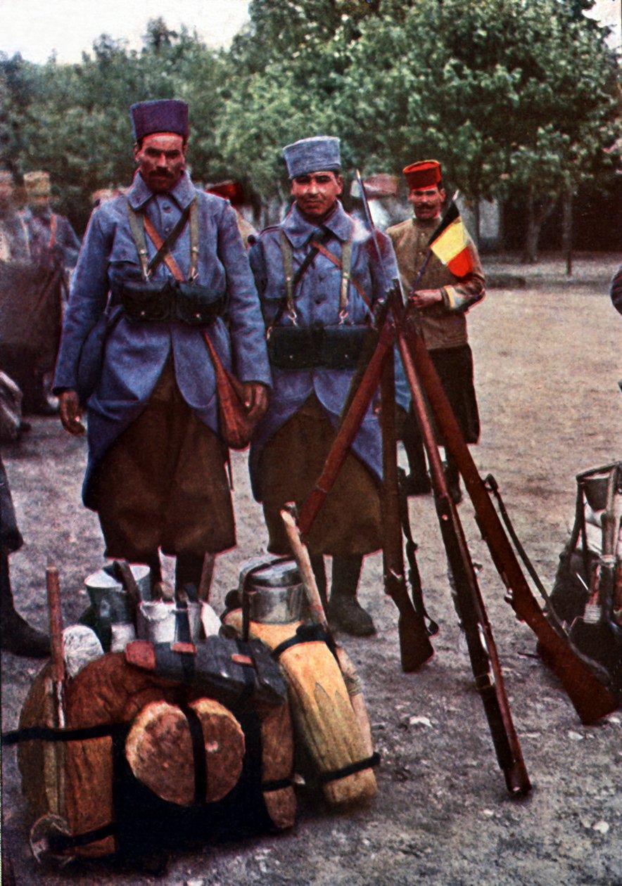 Střelci z Alžírska v táboře během bitvy na Marně východně od Paříže, září 1914 (autochrom) od Jules Gervais Courtellemont