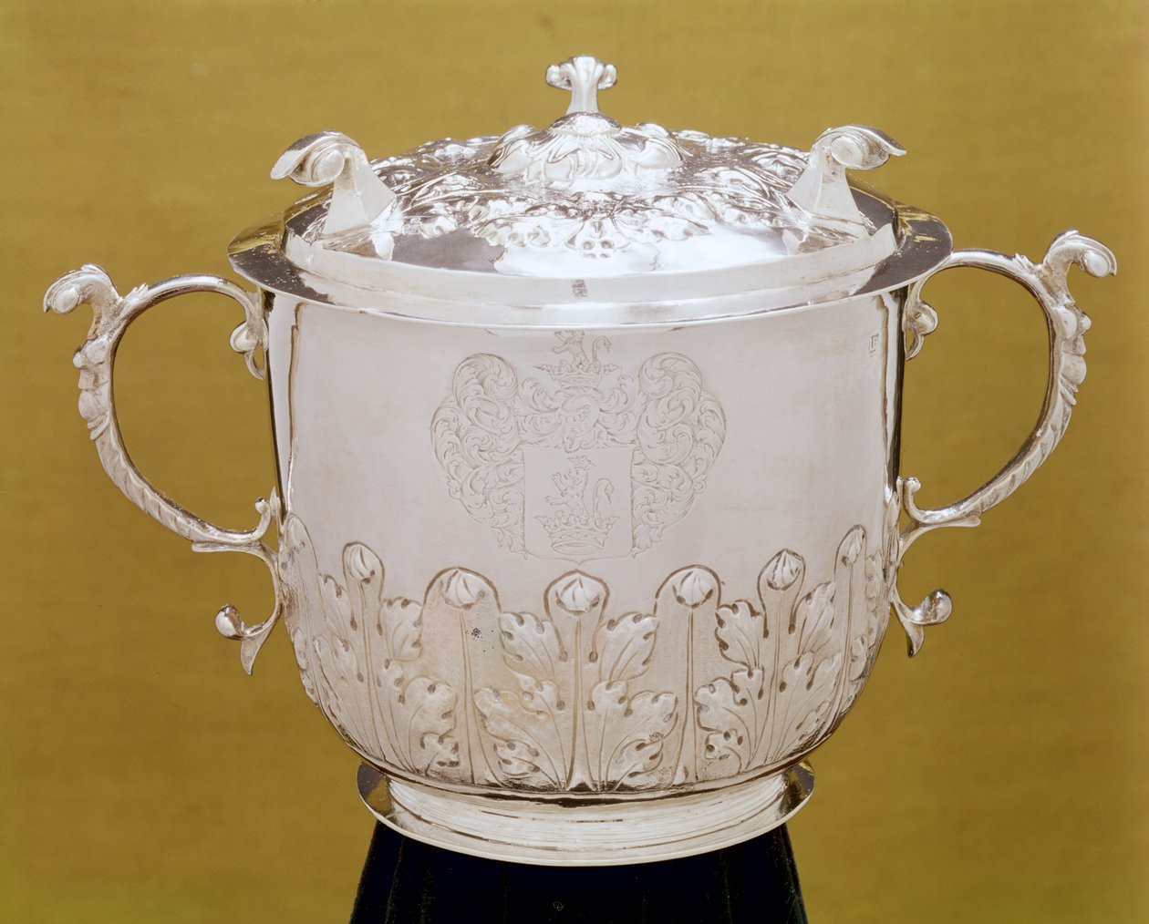 Pohár a víko se dvěma uchy, c.1695 (stříbrná) od Jurian Blanck