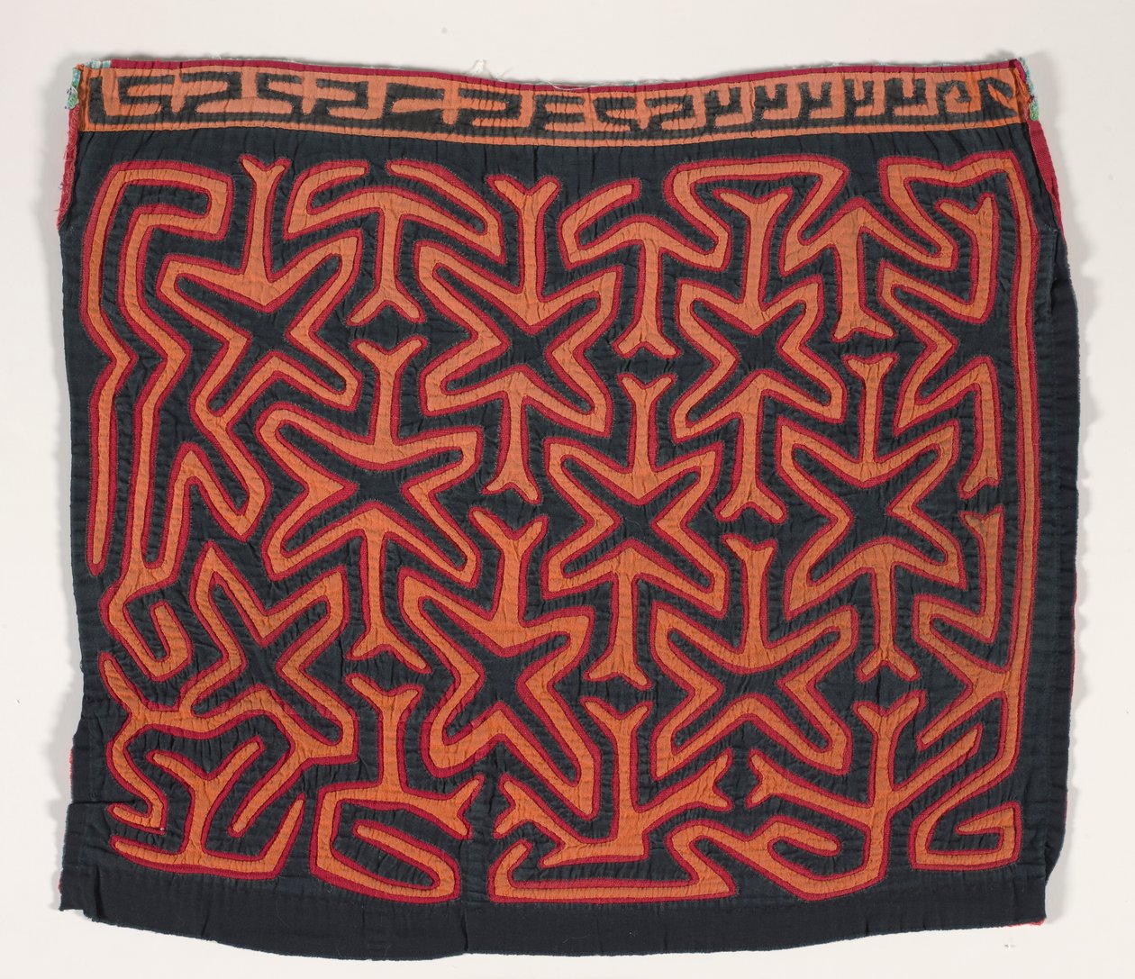 Shirt Panel (mola), cca 1950 (aplikovaná bavlna) od Kuna Indian Culture
