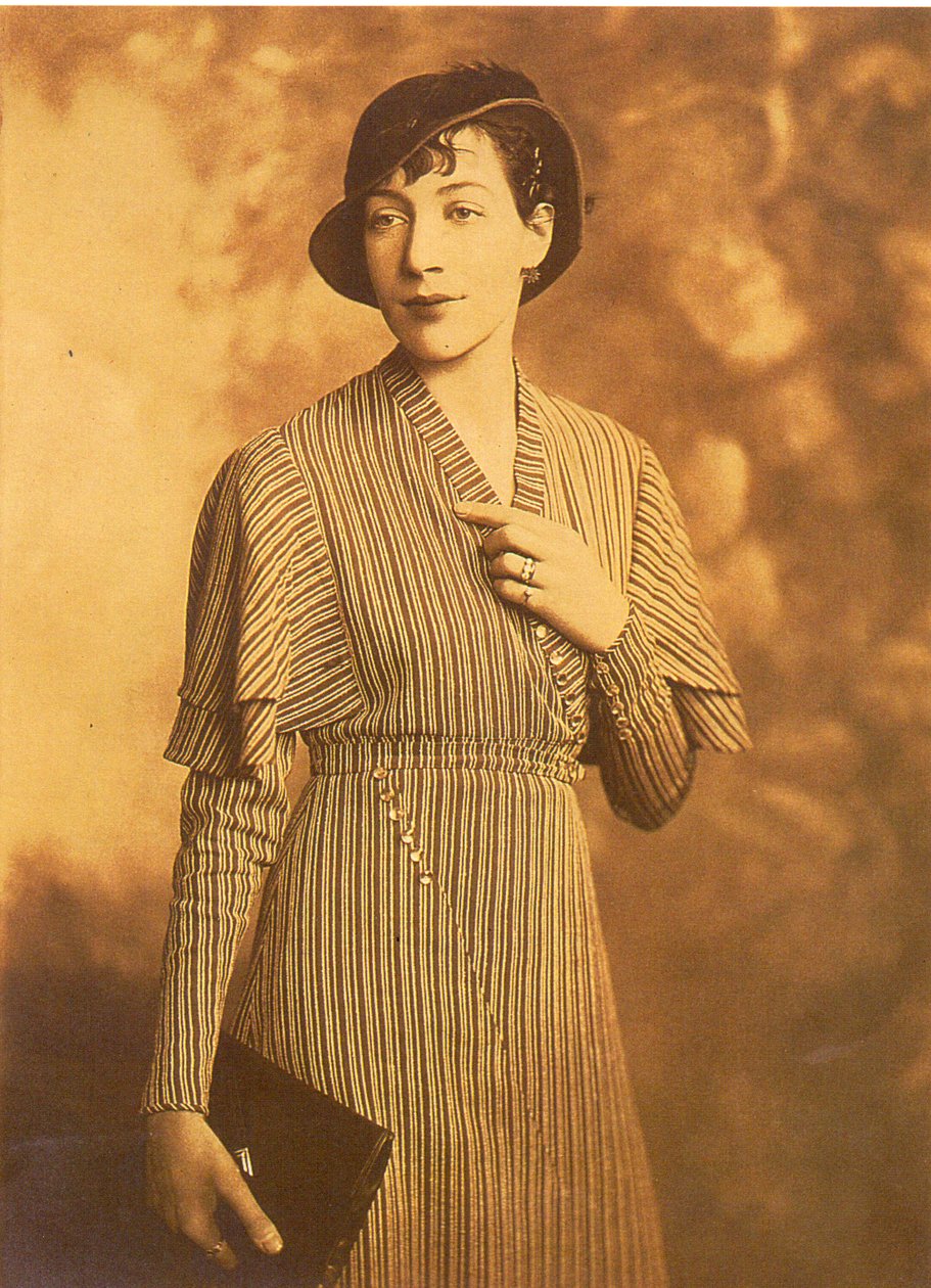 Doris Langley-Levy Moore, kolem roku 1933 od Lafayette Studio
