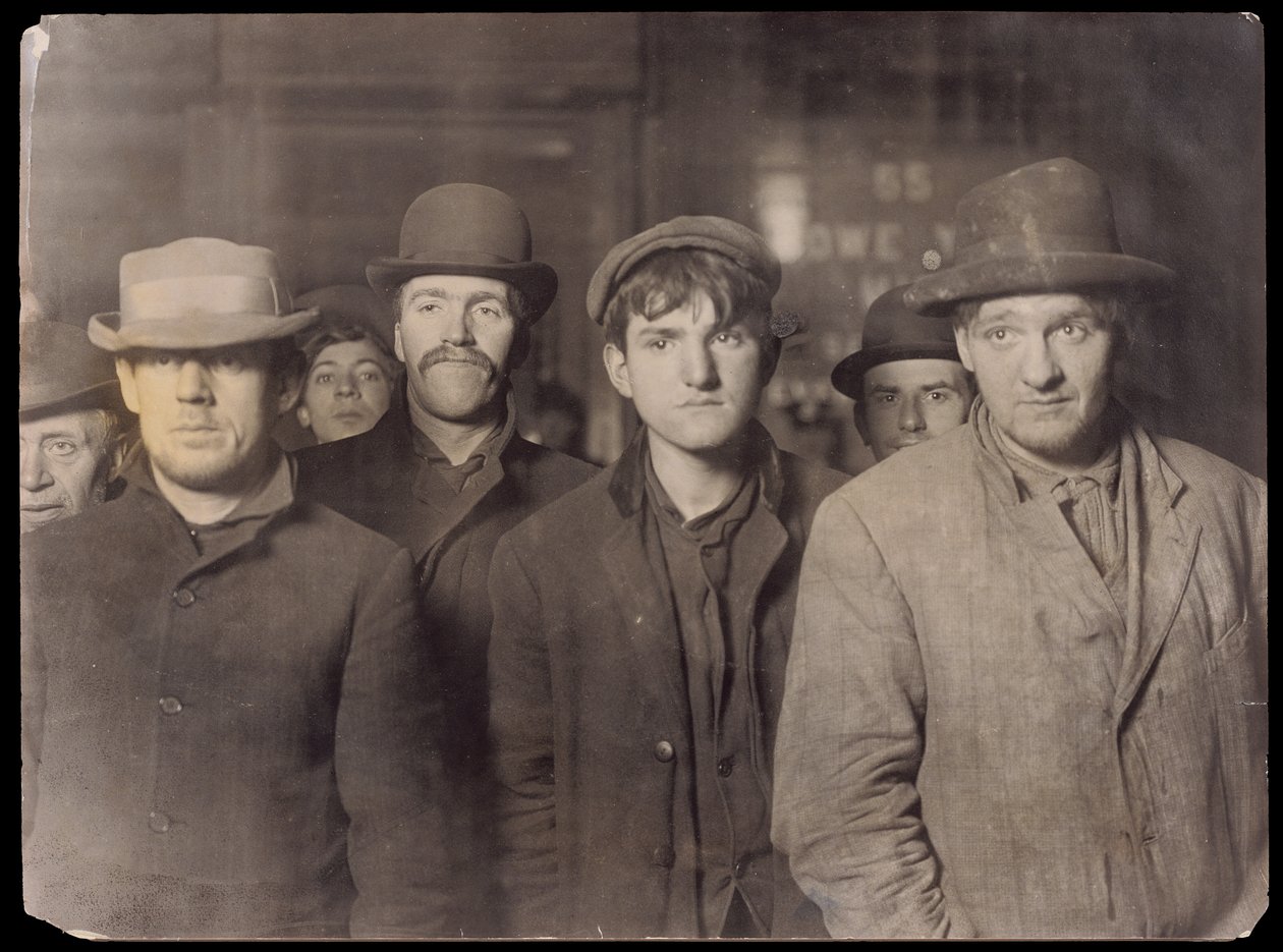 [Bowery Bread Line] od Lewis W. Hine