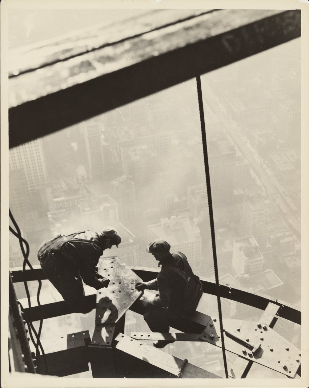 Empire State Building, New York od Lewis W. Hine