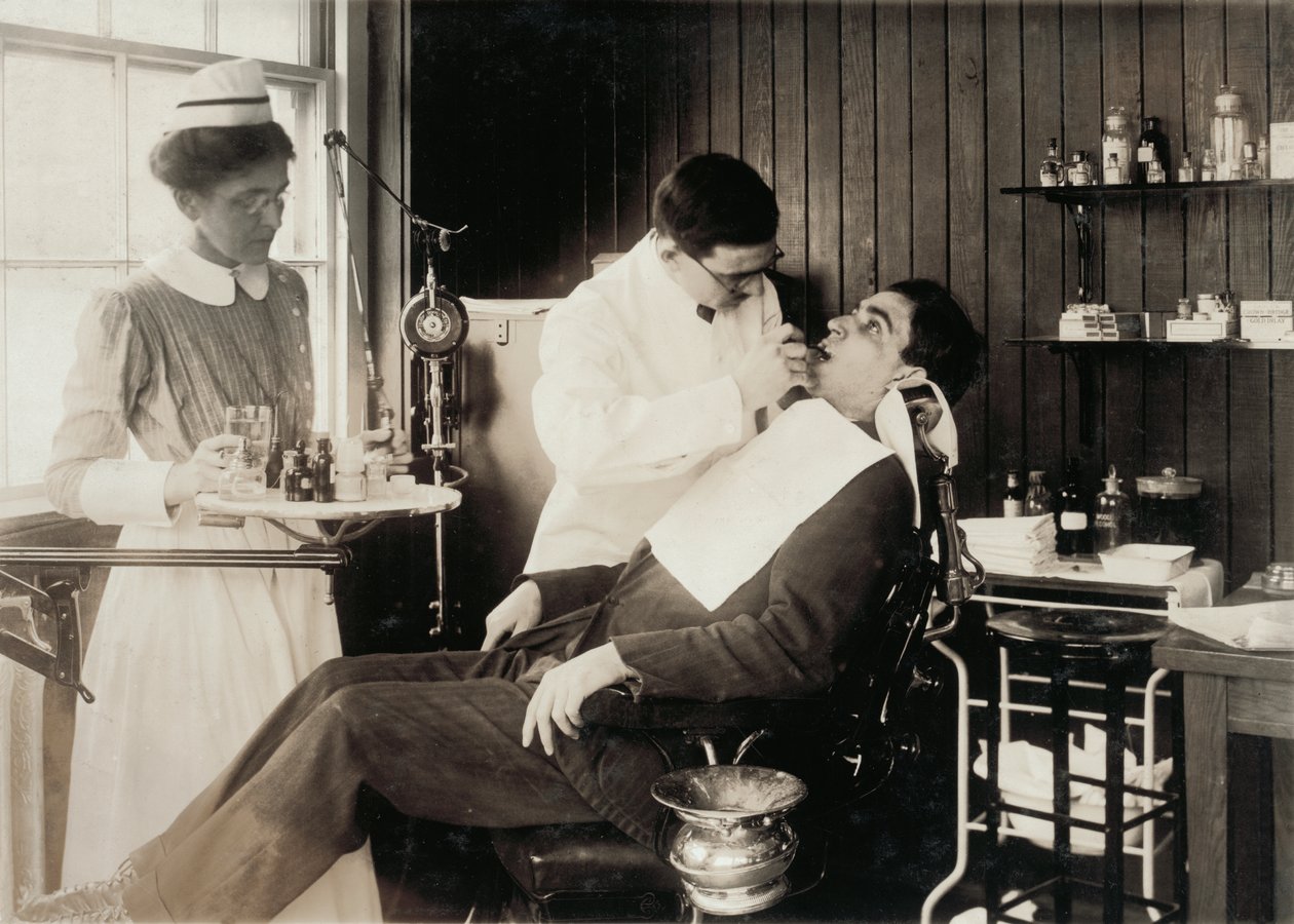 Pacient, který má zubní práci od Lewis Wickes Hine