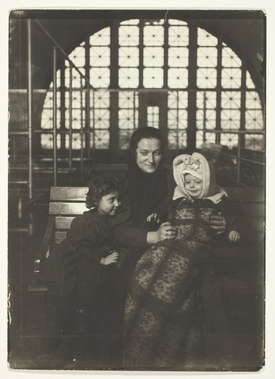 Ruská rodina, Ellis Island od Lewis Wickes Hine