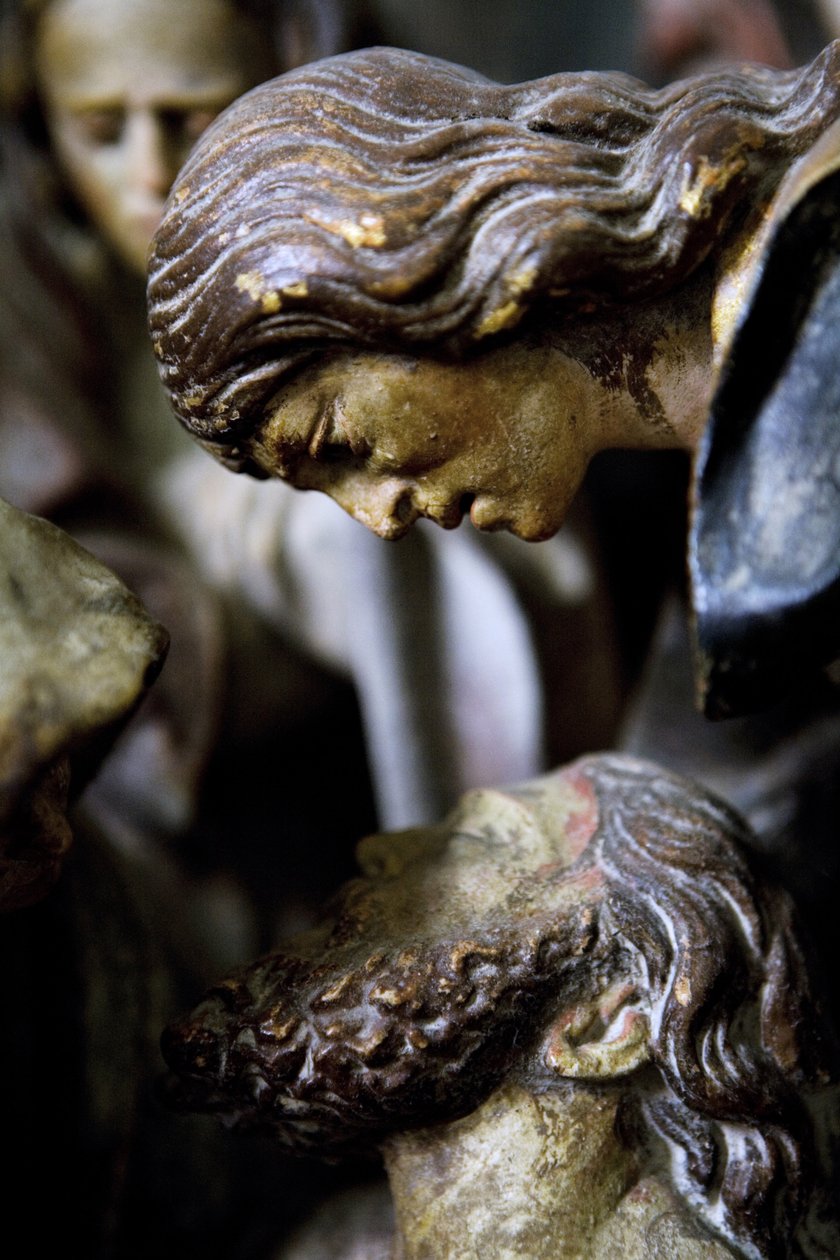 Oltářní díl, pravý panel, detail, Snesení z kříže (malovaný kámen) od Ligier Richier