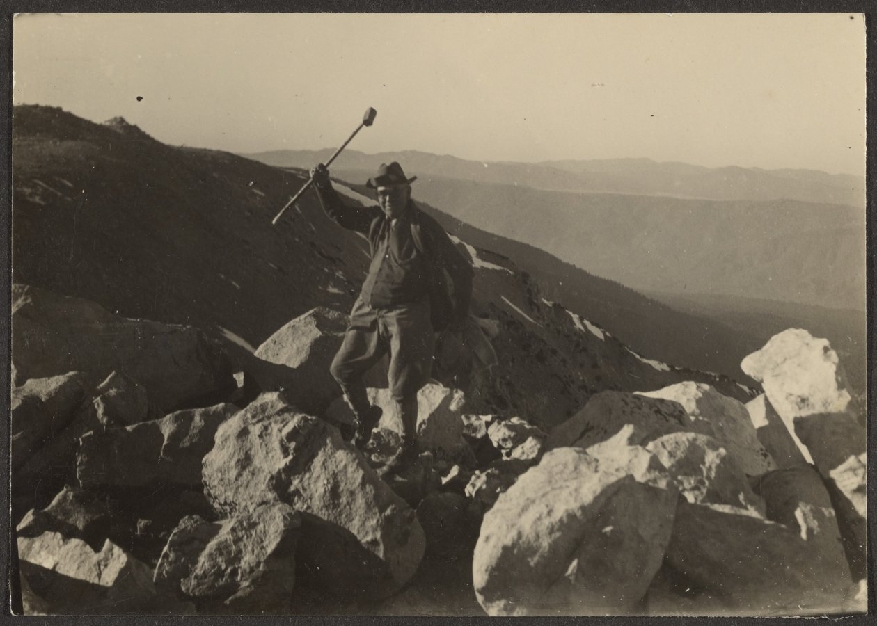 [Fleckenstein on Rocks] od Louis Fleckenstein