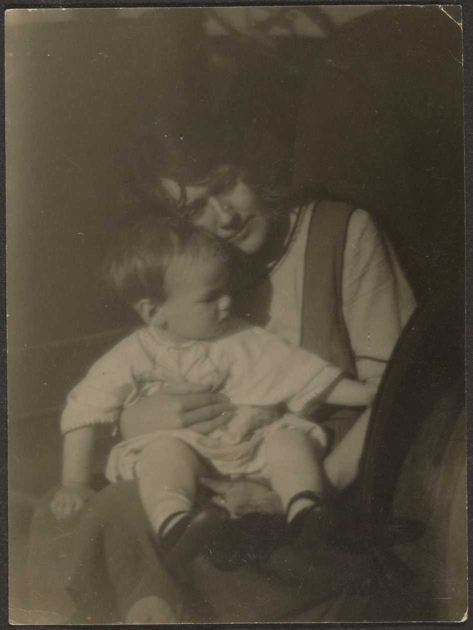 [Florence drží dítě] od Louis Fleckenstein