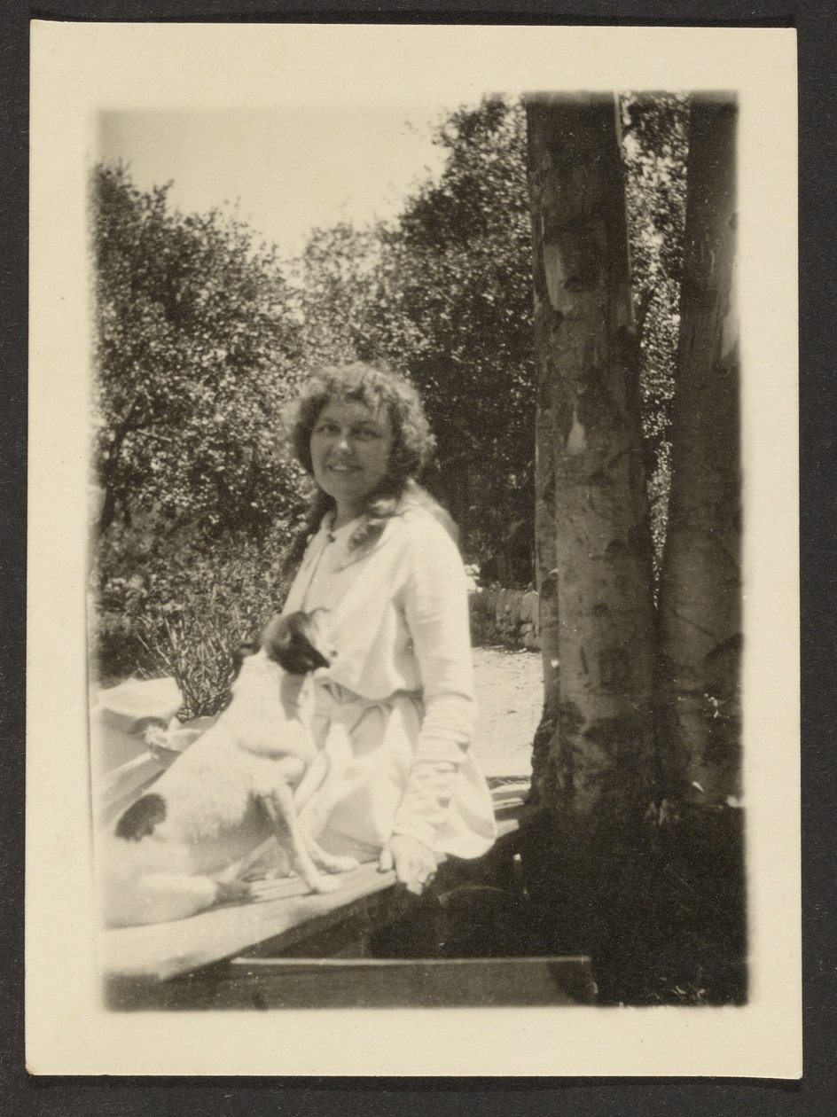 [Florence sedí se psem] od Louis Fleckenstein