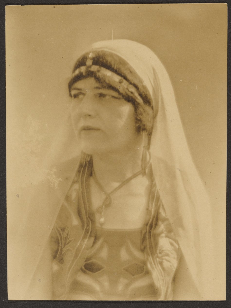 [Nautch Girl] od Louis Fleckenstein