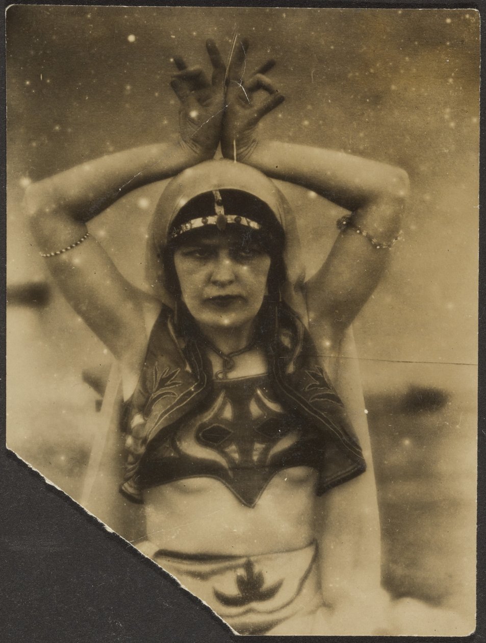 Nautch Girl od Louis Fleckenstein