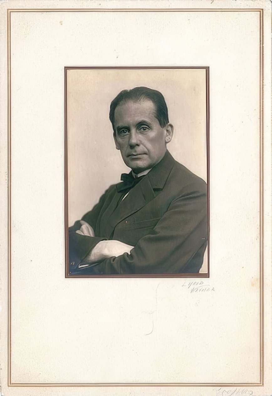 Walter Gropius (1883-1969). Počátek 20. let 20. století od Louis Held