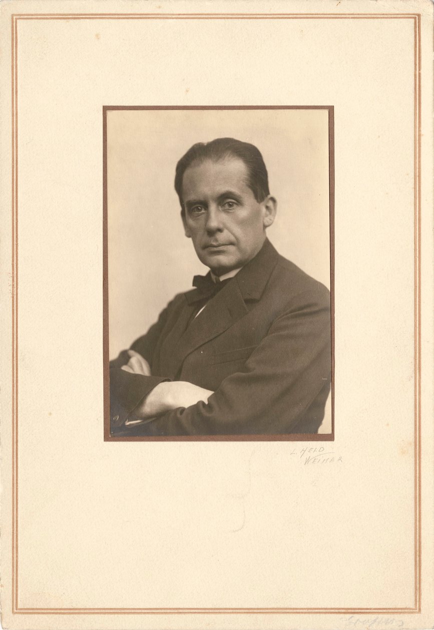 Walter Gropius 1883-1969, začátek 20. let 20. století. od Louis Held