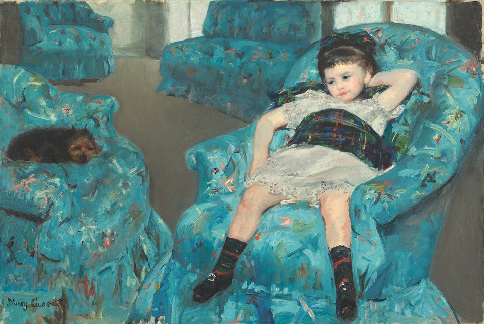 Holčička v modrém křesle od Mary Cassatt