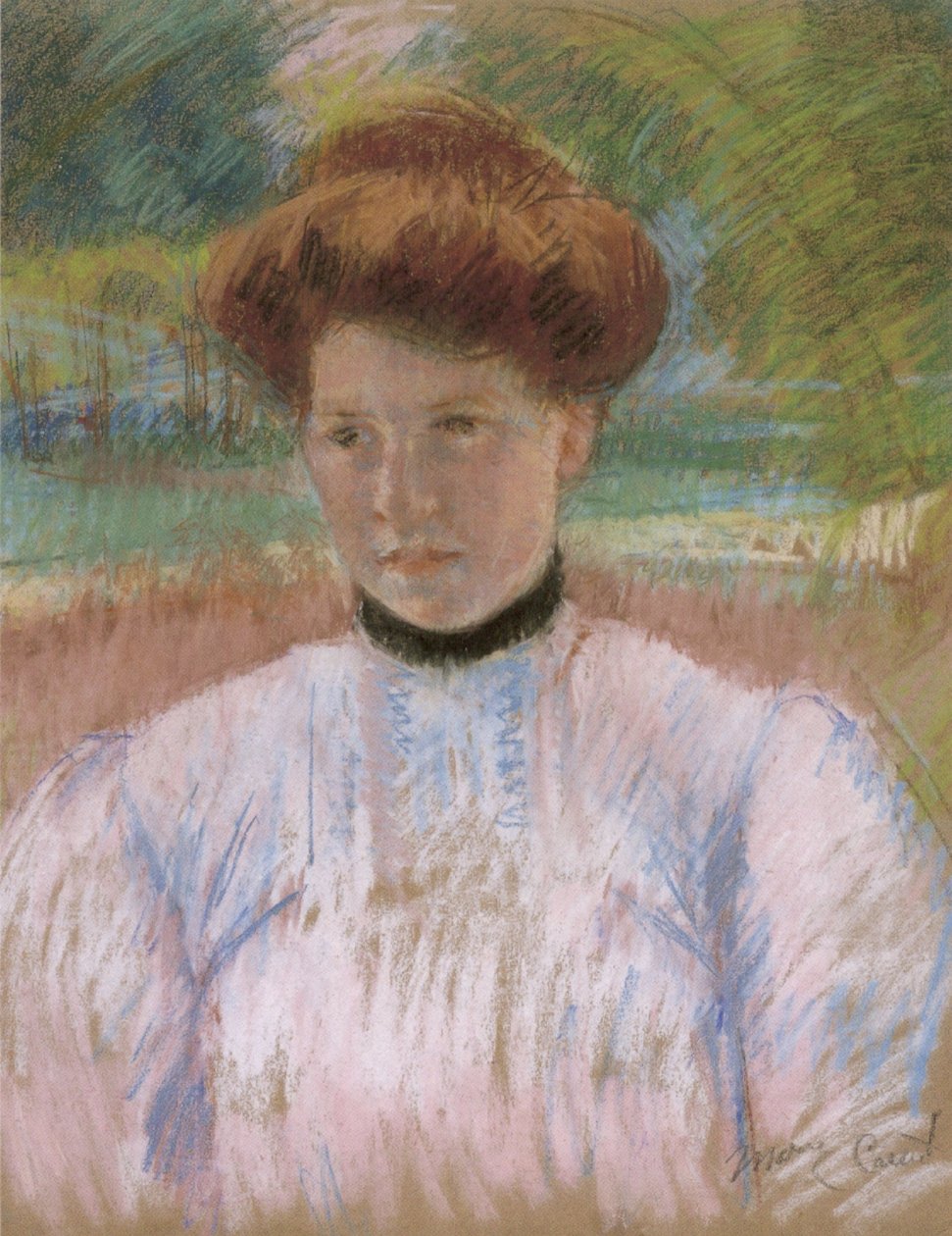 Mladá žena s kaštanovými vlasy v růžové halence od Mary Cassatt