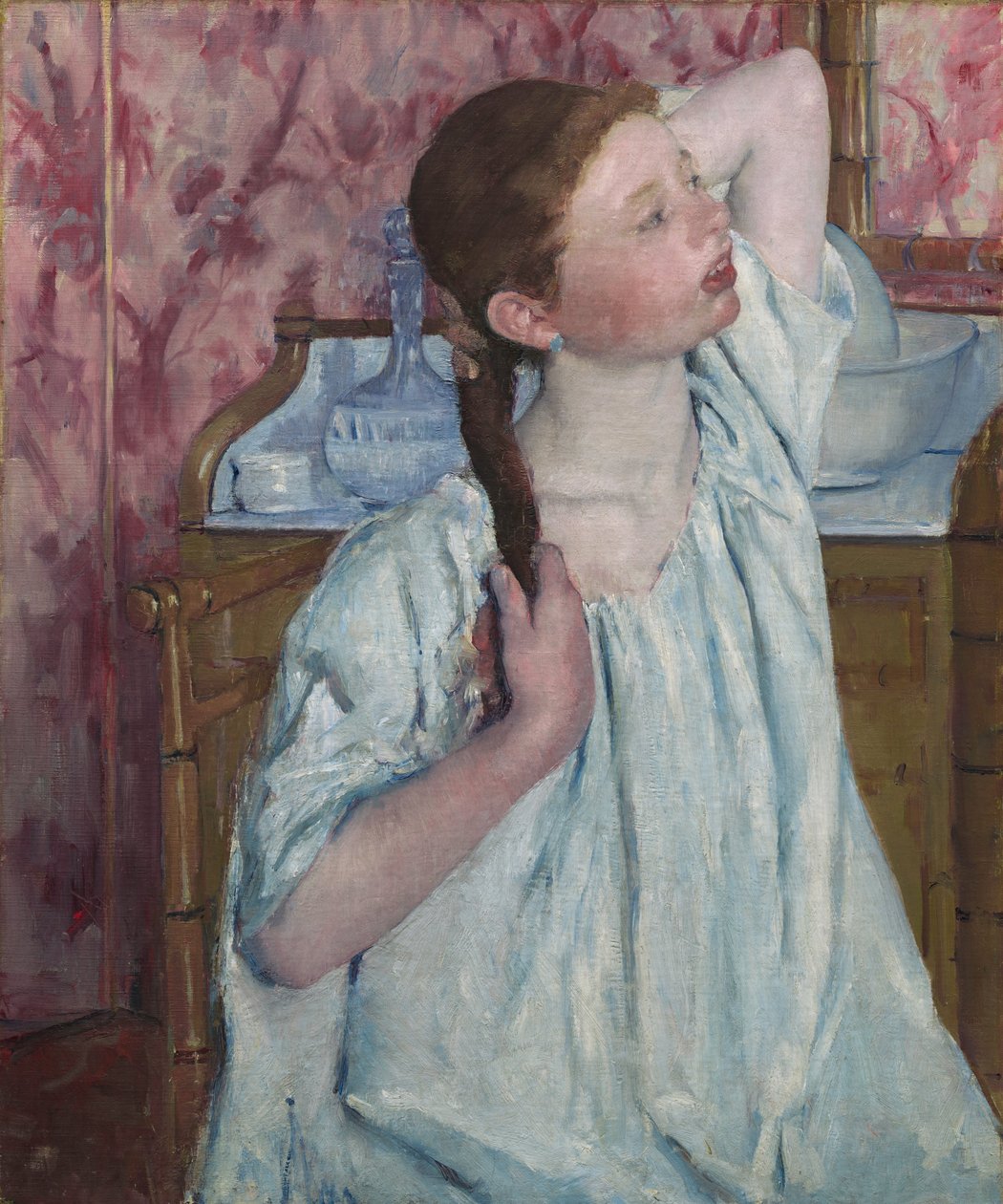 Dívka aranžuje vlasy od Mary Cassatt
