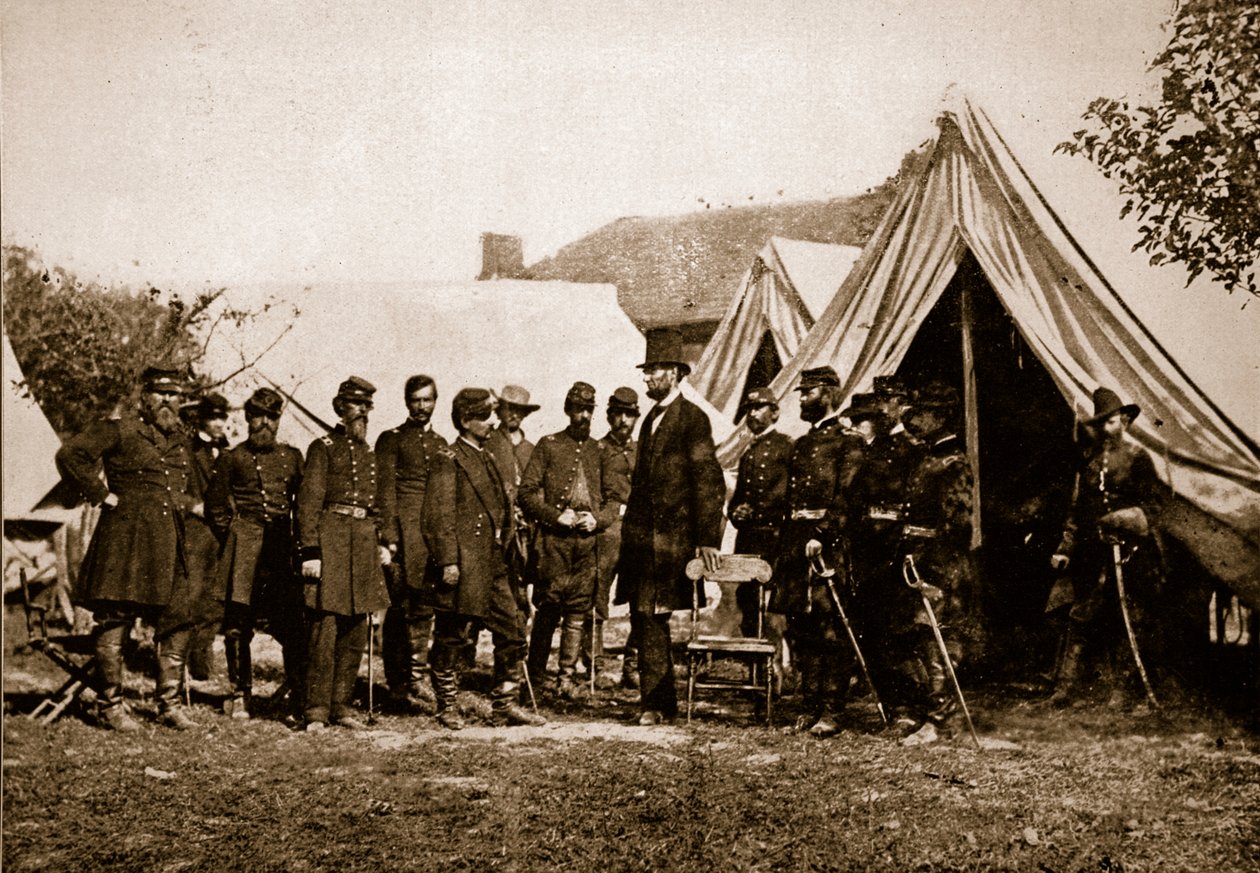 Prezident Lincoln na návštěvě tábora v Antietamu, 4. října 1892 (sépiová fotografie) od Mathew B. Brady