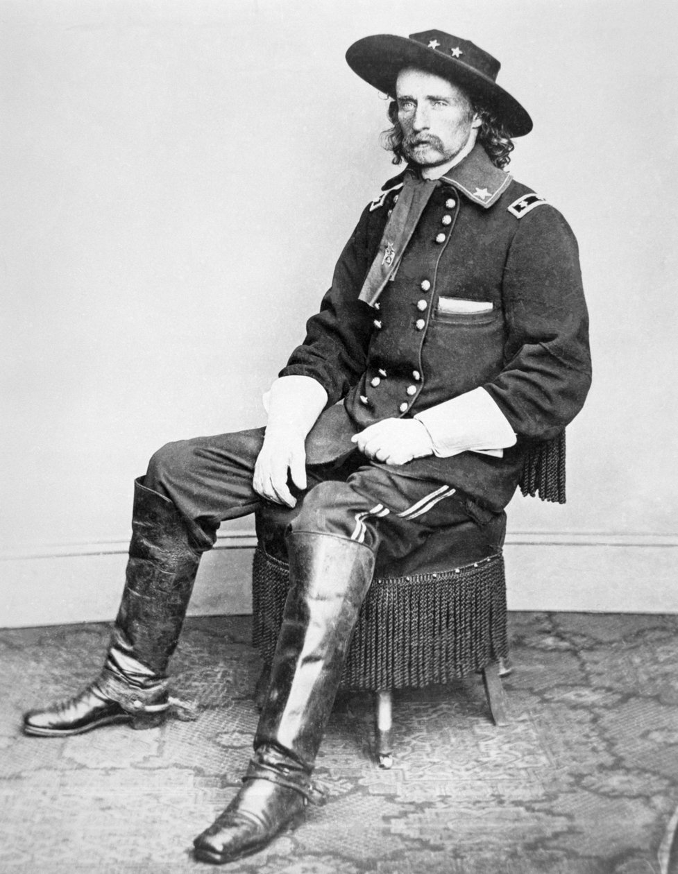 Generál George A. Custer (černobílá fotografie) od Mathew Brady
