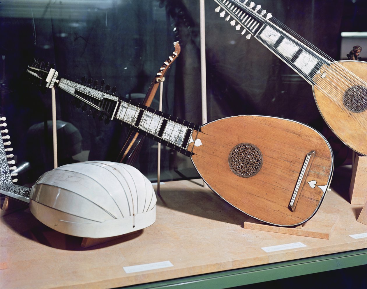 Theorbo, 1637 od Matteo Sallas