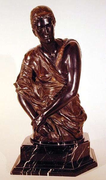 Cassandra, kolem roku 1895 (bronz s mramorovou základnou) od Max Klinger