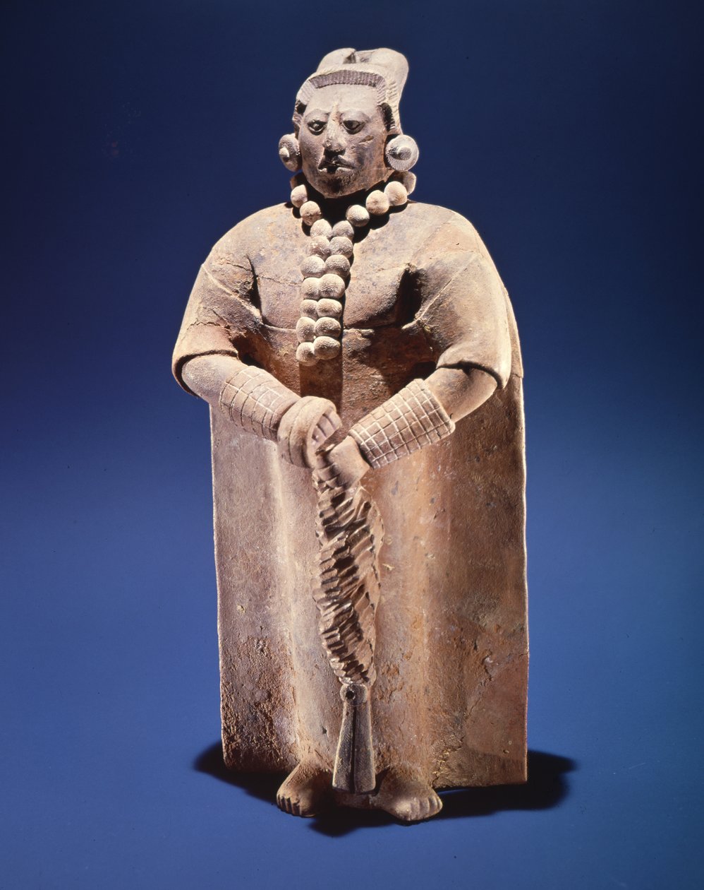Stálá královská postava, z ostrova Jaina, cca 600-900 (hliněné zboží) od Mayan