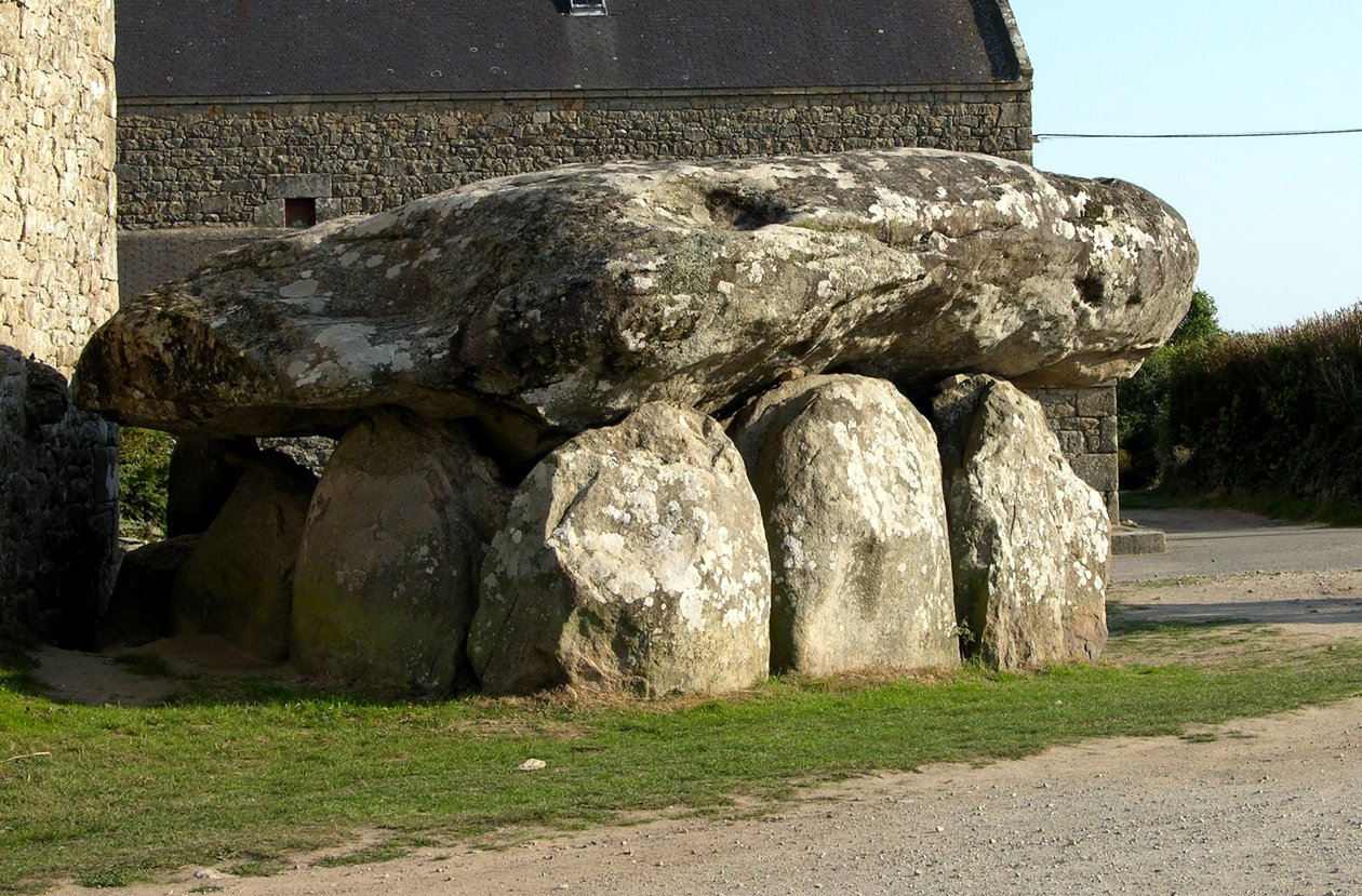 Crucuno dolmen od Megalithic