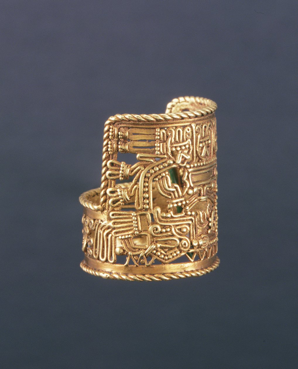 Prsten ve stylu Puebla, ze státu Oaxaca, Mexiko, 1250-1521 (zlato) od Mixtec