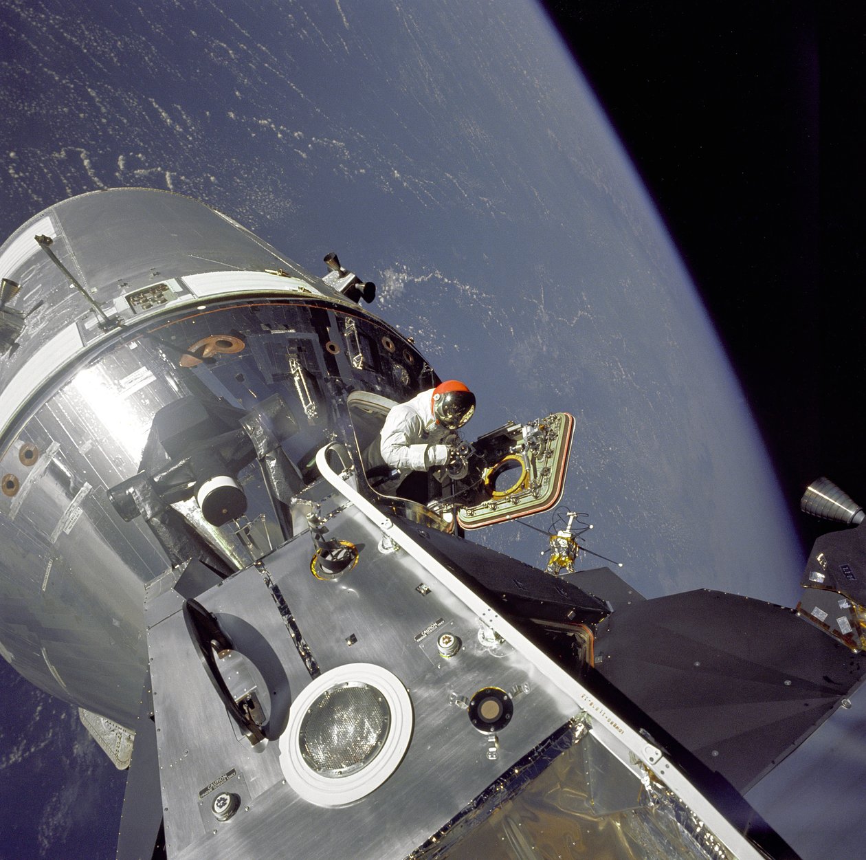 Apollo 9 - NASA, 1969. od NASA Images