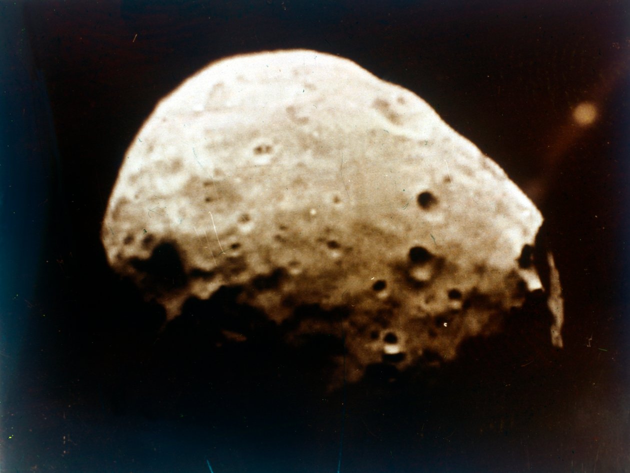 Phobos. od NASA Images