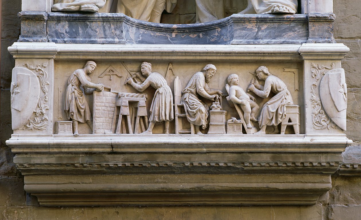 Reliéf zobrazující umělce a řemeslníky při práci, od základny výklenku zobrazující Quattro Coronati (mramor) od Nanni di Banco