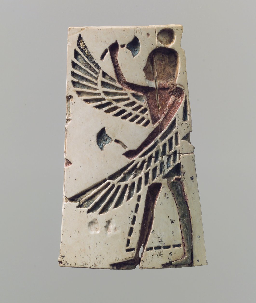 Plaketa na nábytek Champlevé nebo kosmetická krabička s okřídleným mládím, c. 700 před naším letopočtem od Neo Assyrian