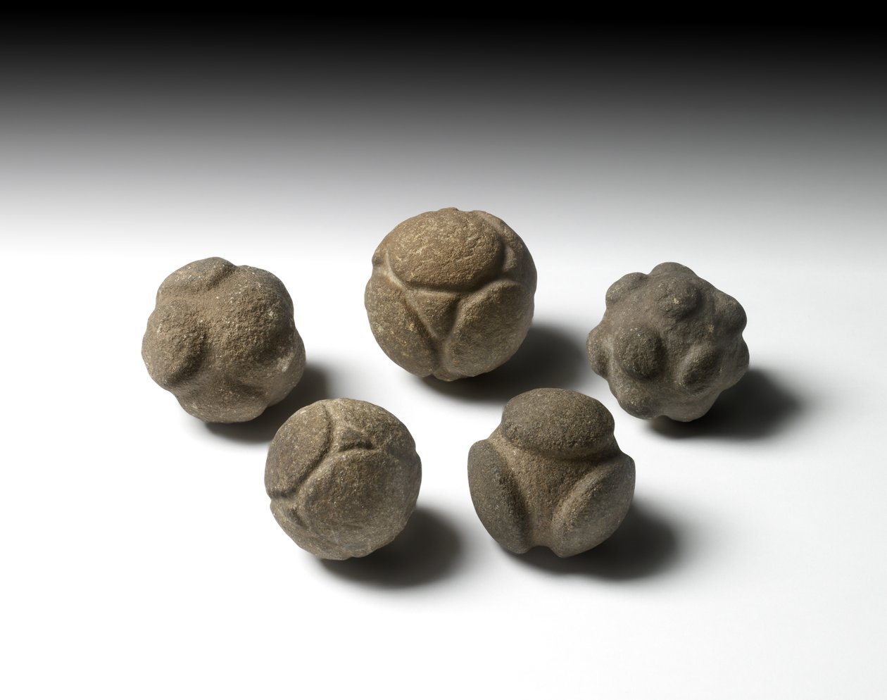 Carved Ball, pozdní neolit, Skotsko, cca 3750-2000 př.nl od Neolithic