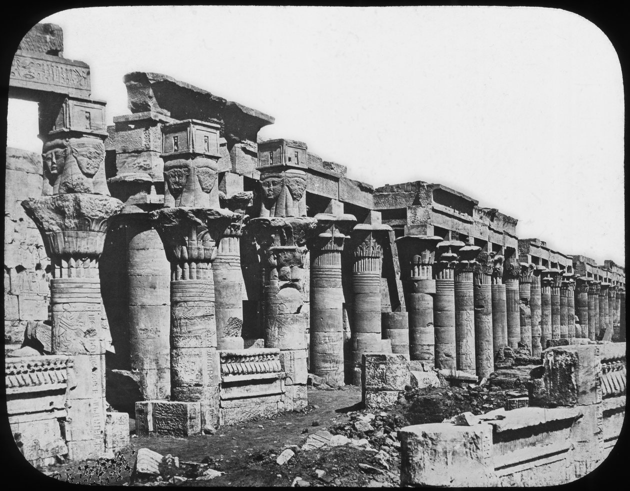 Kolonáda, chrám Philae, Egypt, c1890 od Newton and Co