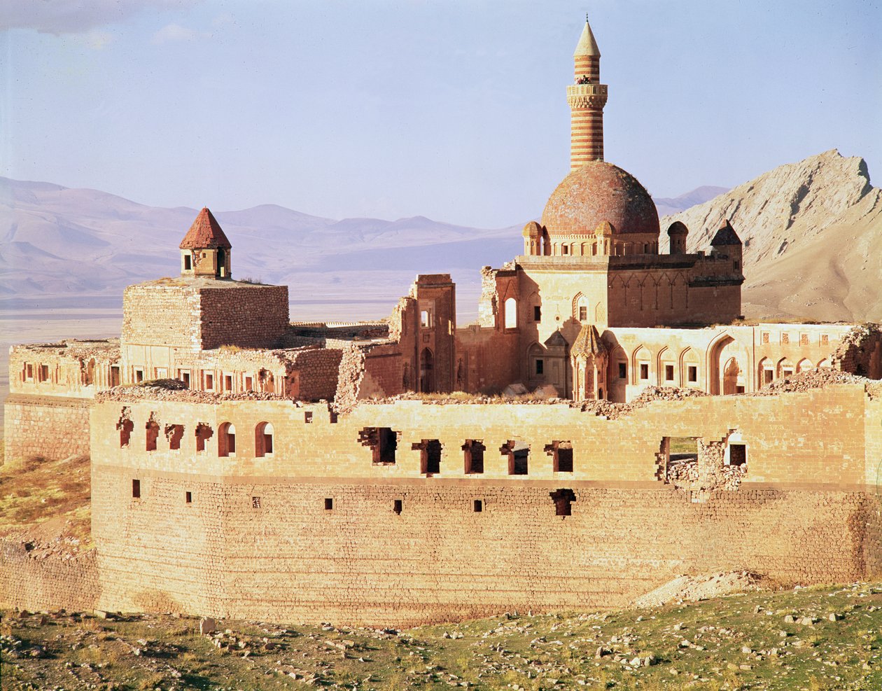 Pohled na palác Ishak Pasa, 17.-18. století od Ottoman School