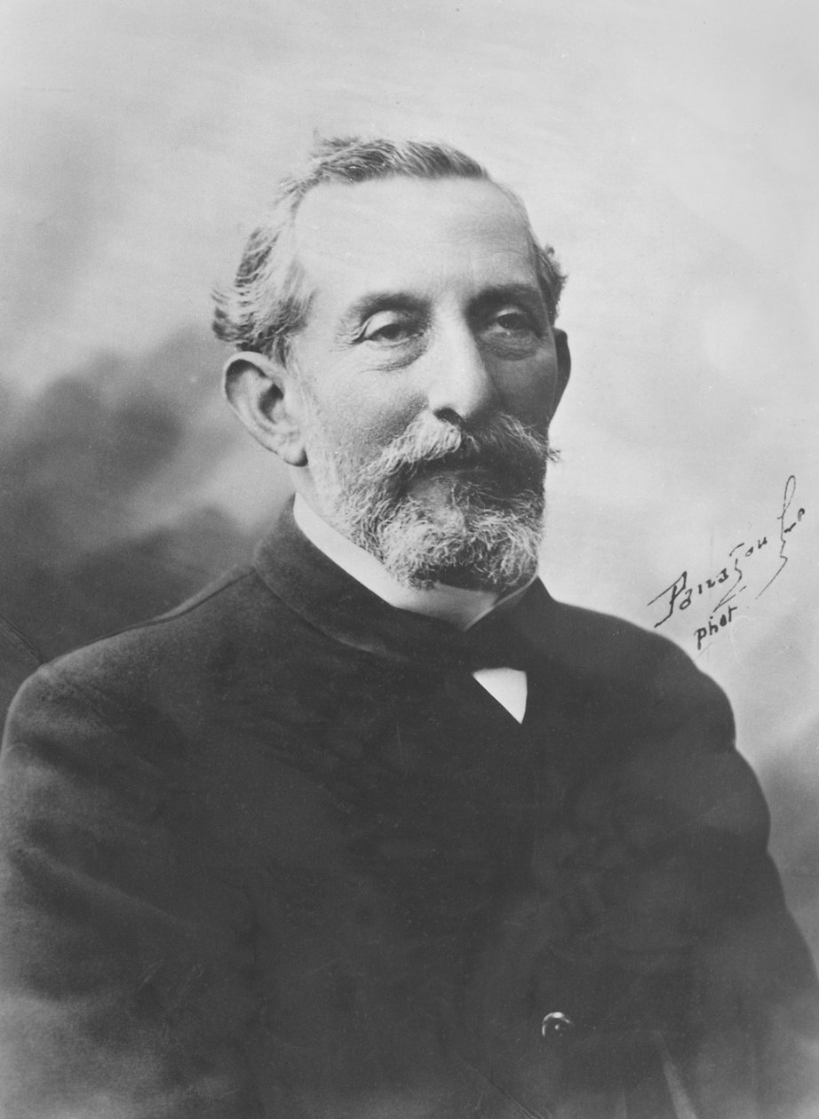 Portrét Alberta Pitrese (černobílá fotografie) od Panajou Brothers