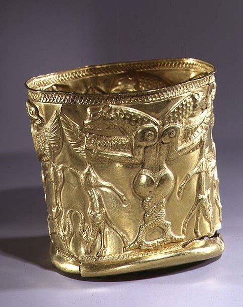 Pohár zdobený mytologickými bytostmi, severozápadní Írán, cca 1200-1100 př. n. l. (electrum) (viz také 229345) od Persian School