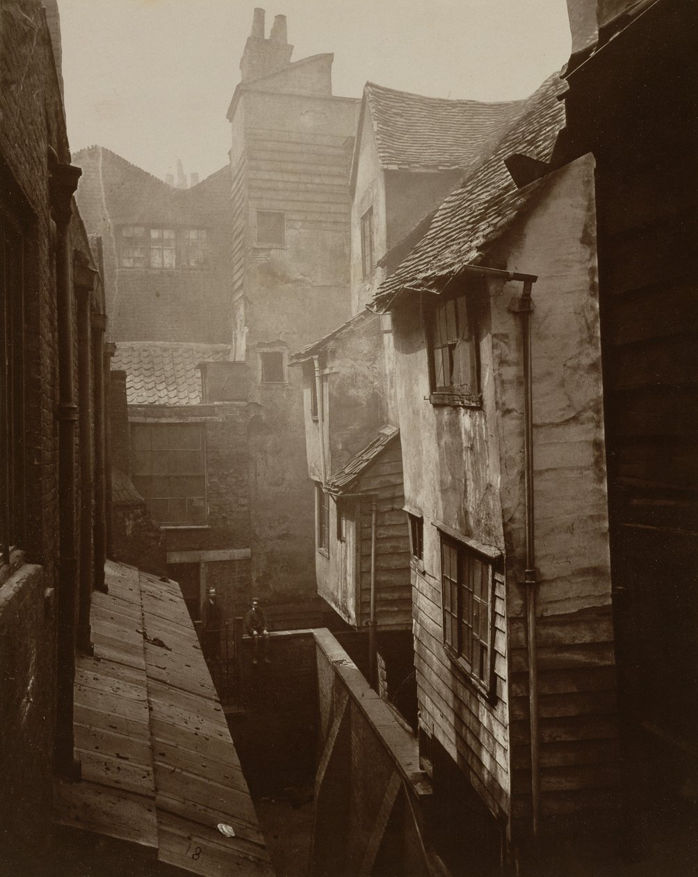 Cloth Fair, Smithfield kolem roku 1875 od Peter Henry Emerson