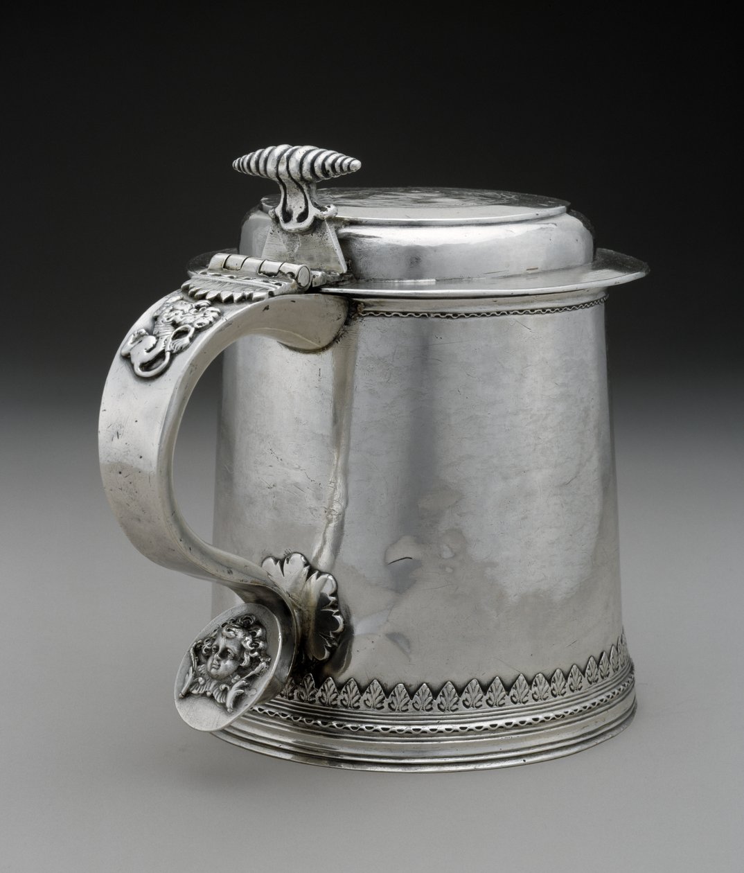 Tankard, c. 1710 (stříbro) od Peter Van Dyck
