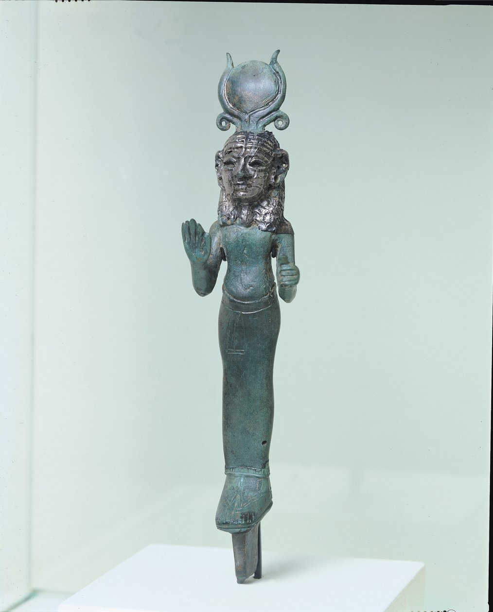 Soška fénické bohyně, z fénického pobřeží, cca 700-600 př.nl (bronz a stříbro) (viz také 45369) od Phoenician